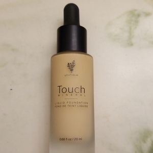 Younique touch mineral liquid foundation in lace